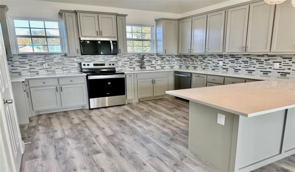 1012 Wootton Avenue, Bridgeport, TX 76426, 3 Bedrooms Bedrooms, ,2 BathroomsBathrooms,Residential,For Sale,1012 Wootton Avenue,20867737