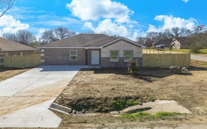 801 E Tyler Street, Ennis, TX 75119, 3 Bedrooms Bedrooms, ,2 BathroomsBathrooms,Residential,For Sale,801 E Tyler Street,20870230