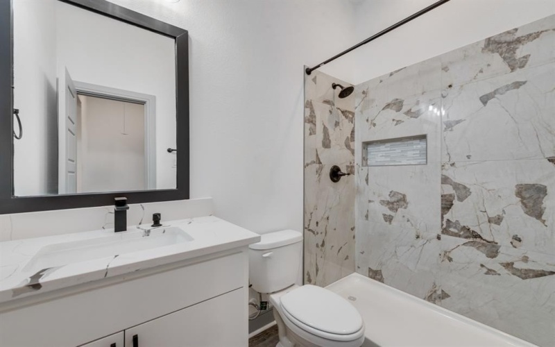 202 N Edward Street, Quinlan, TX 75474, 5 Habitaciones Habitaciones , ,3 BañosBaños,Residential,En Venta,202 N Edward Street,20868014