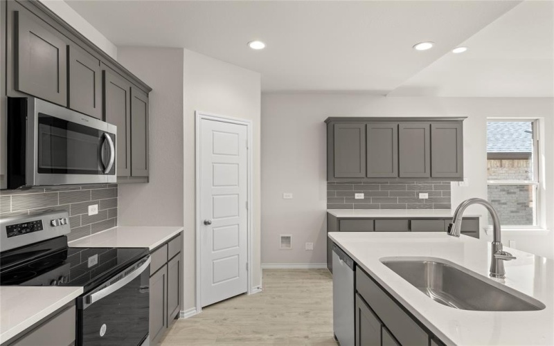 2101 Hickory Lane, Aubrey, TX 76227, 5 Bedrooms Bedrooms, ,3 BathroomsBathrooms,Residential,For Sale,2101 Hickory Lane,20868046