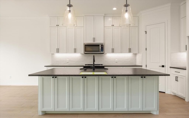 10115 Ravenswood Road, Granbury, TX 76049, 4 Bedrooms Bedrooms, ,2 BathroomsBathrooms,Residential,For Sale,10115 Ravenswood Road,20868057