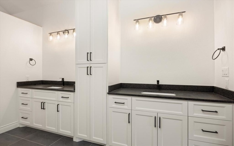 10115 Ravenswood Road, Granbury, TX 76049, 4 Bedrooms Bedrooms, ,2 BathroomsBathrooms,Residential,For Sale,10115 Ravenswood Road,20868057