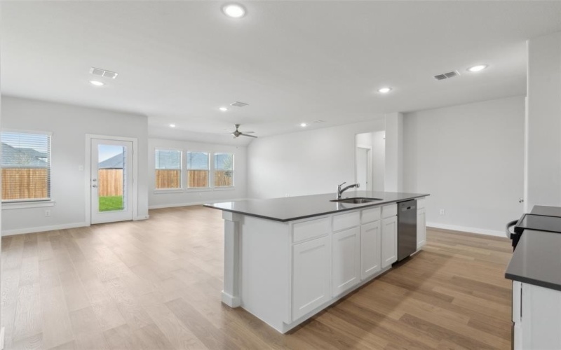 330 Bond Street, Greenville, TX 75402, 3 Habitaciones Habitaciones , ,2 BañosBaños,Residential,En Venta,330 Bond Street,20868147
