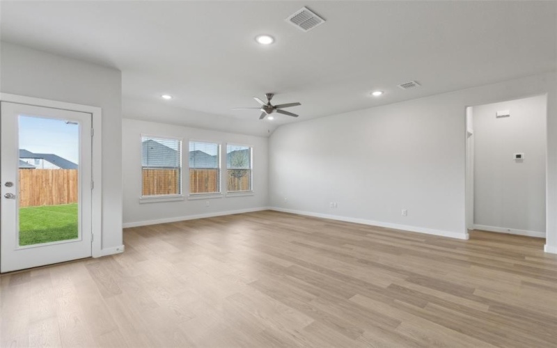 330 Bond Street, Greenville, TX 75402, 3 Habitaciones Habitaciones , ,2 BañosBaños,Residential,En Venta,330 Bond Street,20868147