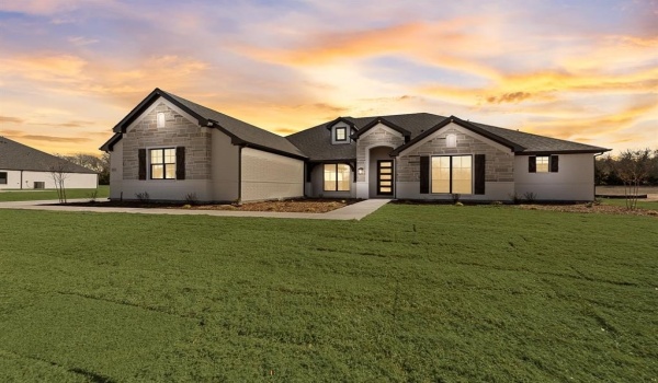 1415 Julian Drive, Van Alstyne, TX 75495, 4 Bedrooms Bedrooms, ,3 BathroomsBathrooms,Residential,For Sale,1415 Julian Drive,20868458