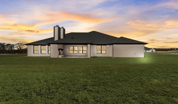 1415 Julian Drive, Van Alstyne, TX 75495, 4 Bedrooms Bedrooms, ,3 BathroomsBathrooms,Residential,For Sale,1415 Julian Drive,20868458