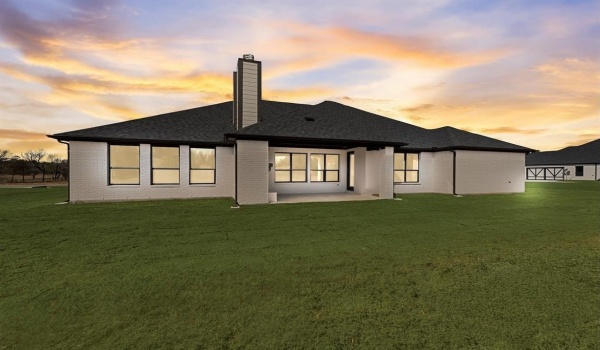 1415 Julian Drive, Van Alstyne, TX 75495, 4 Bedrooms Bedrooms, ,3 BathroomsBathrooms,Residential,For Sale,1415 Julian Drive,20868458