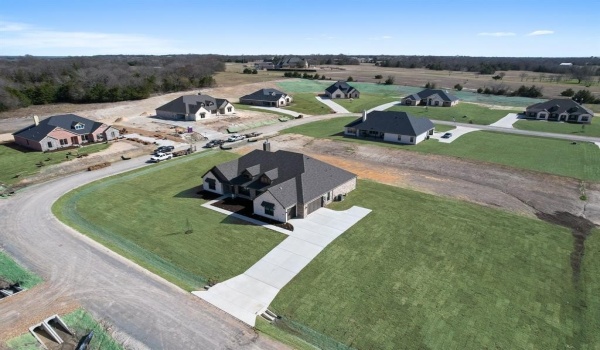 1415 Julian Drive, Van Alstyne, TX 75495, 4 Bedrooms Bedrooms, ,3 BathroomsBathrooms,Residential,For Sale,1415 Julian Drive,20868458