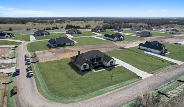 1415 Julian Drive, Van Alstyne, TX 75495, 4 Bedrooms Bedrooms, ,3 BathroomsBathrooms,Residential,For Sale,1415 Julian Drive,20868458