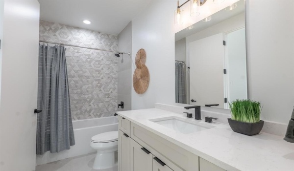 6988 Bob O Link Drive, Dallas, TX 75214, 5 Bedrooms Bedrooms, ,7 BathroomsBathrooms,Residential,For Sale,6988 Bob O Link Drive,20870492
