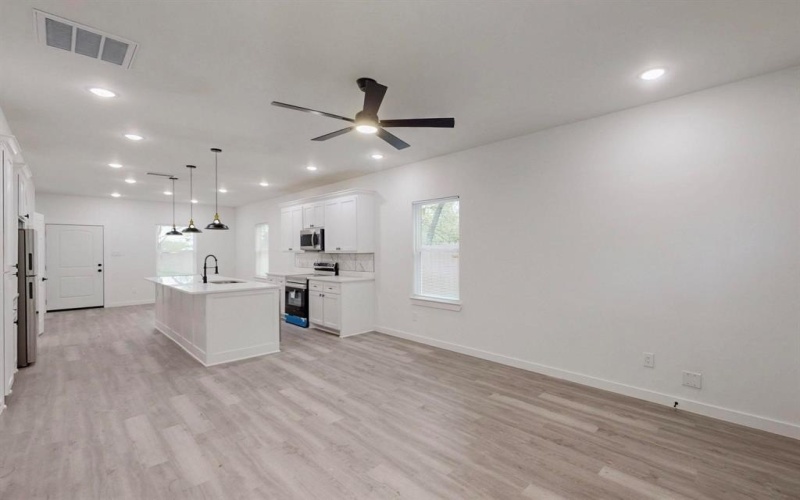1213 Mill Street #A, Gainesville, TX 76240, 3 Bedrooms Bedrooms, ,2 BathroomsBathrooms,Residential,For Sale,1213 Mill Street,20875937