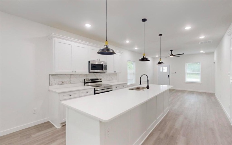 1213 Mill Street #A, Gainesville, TX 76240, 3 Bedrooms Bedrooms, ,2 BathroomsBathrooms,Residential,For Sale,1213 Mill Street,20875937