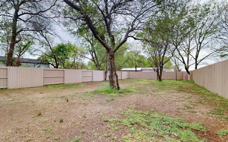 1213 Mill Street #A, Gainesville, TX 76240, 3 Bedrooms Bedrooms, ,2 BathroomsBathrooms,Residential,For Sale,1213 Mill Street,20875937