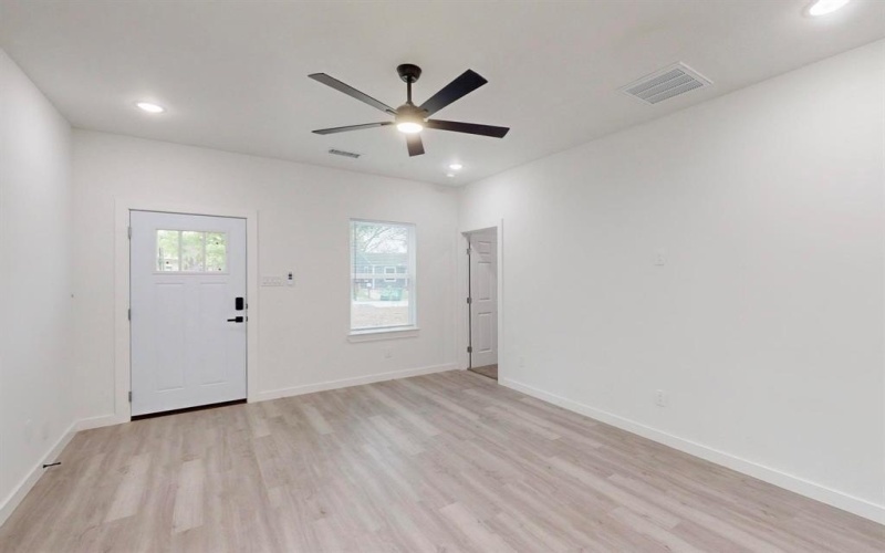 1213 Mill Street #A, Gainesville, TX 76240, 3 Bedrooms Bedrooms, ,2 BathroomsBathrooms,Residential,For Sale,1213 Mill Street,20875937