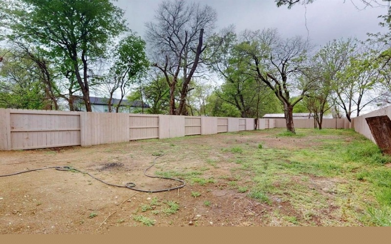 1213 Mill Street #B, Gainesville, TX 76240, 3 Bedrooms Bedrooms, ,2 BathroomsBathrooms,Residential,For Sale,1213 Mill Street,20876011