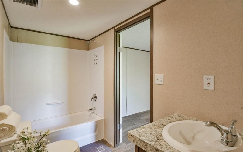 401 Blue Jay Court, Granbury, TX 76049, 3 Habitaciones Habitaciones , ,2 BañosBaños,Residential,En Venta,401 Blue Jay Court,20876025