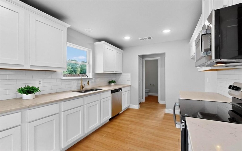 1931 Danube, Dallas, TX 75203, 4 Bedrooms Bedrooms, ,2 BathroomsBathrooms,Residential,For Sale,1931 Danube,20874069
