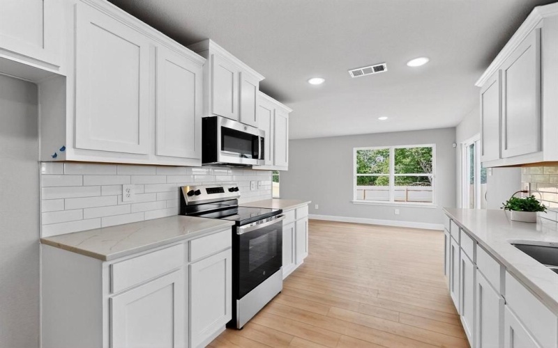 1931 Danube, Dallas, TX 75203, 4 Bedrooms Bedrooms, ,2 BathroomsBathrooms,Residential,For Sale,1931 Danube,20874069