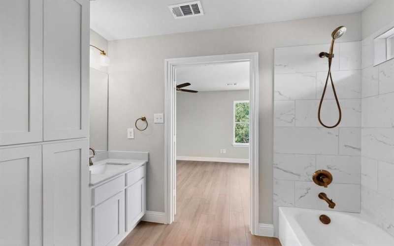 1931 Danube, Dallas, TX 75203, 4 Bedrooms Bedrooms, ,2 BathroomsBathrooms,Residential,For Sale,1931 Danube,20874069