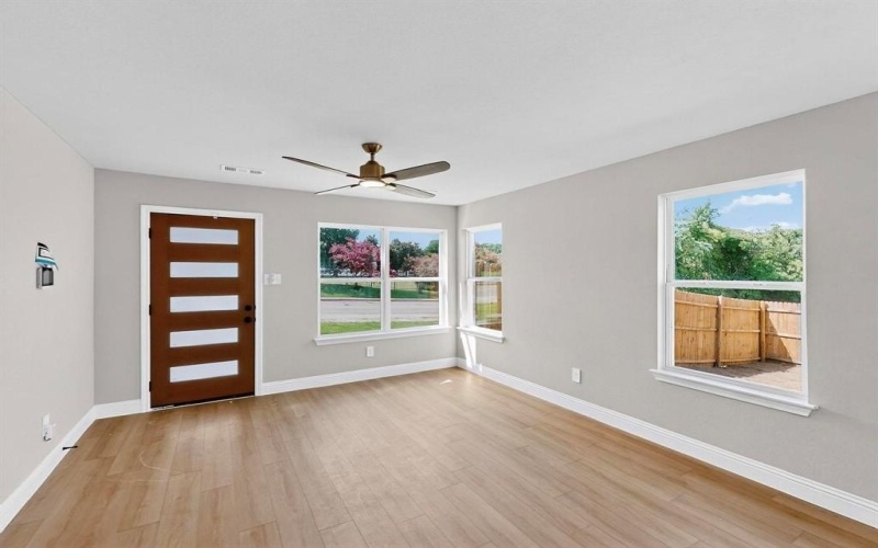 1931 Danube, Dallas, TX 75203, 4 Bedrooms Bedrooms, ,2 BathroomsBathrooms,Residential,For Sale,1931 Danube,20874069