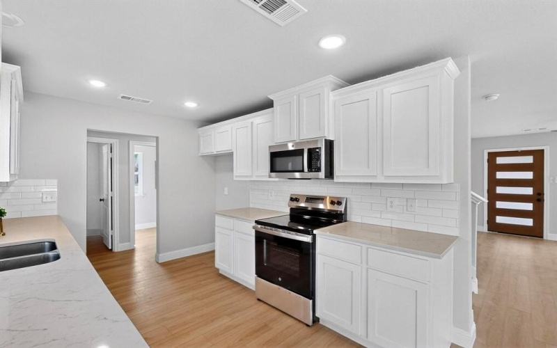 1931 Danube, Dallas, TX 75203, 4 Bedrooms Bedrooms, ,2 BathroomsBathrooms,Residential,For Sale,1931 Danube,20874069
