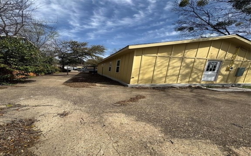 3023 Arizona, Dallas, TX 75216, 4 Bedrooms Bedrooms, ,2 BathroomsBathrooms,Residential,For Sale,3023 Arizona,20874120