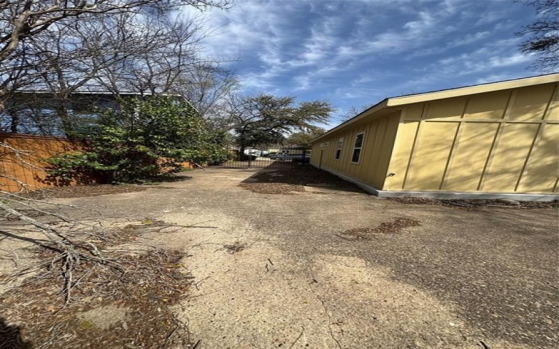 3023 Arizona, Dallas, TX 75216, 4 Bedrooms Bedrooms, ,2 BathroomsBathrooms,Residential,For Sale,3023 Arizona,20874120