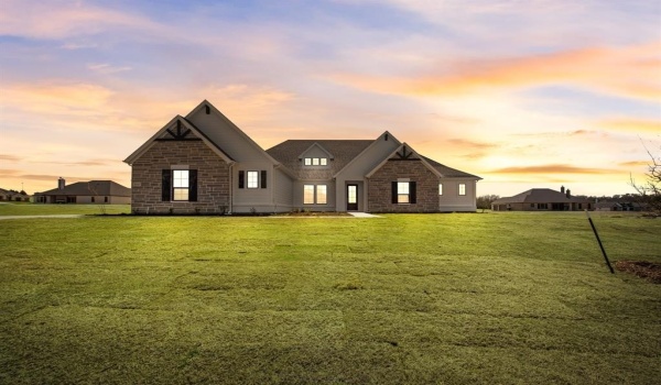 1435 Julian Drive, Van Alstyne, TX 75495, 4 Bedrooms Bedrooms, ,3 BathroomsBathrooms,Residential,For Sale,1435 Julian Drive,20874698