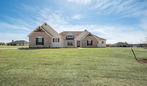 1435 Julian Drive, Van Alstyne, TX 75495, 4 Bedrooms Bedrooms, ,3 BathroomsBathrooms,Residential,For Sale,1435 Julian Drive,20874698