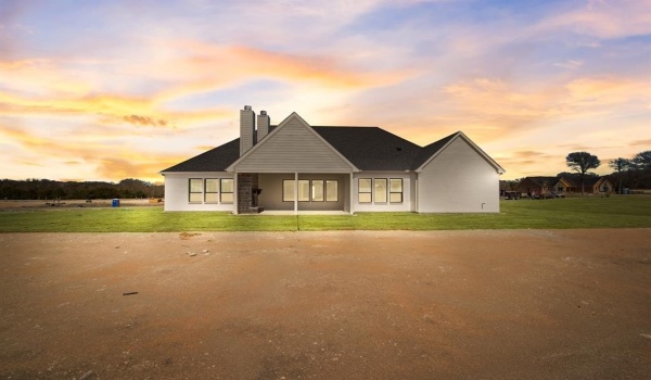 1435 Julian Drive, Van Alstyne, TX 75495, 4 Bedrooms Bedrooms, ,3 BathroomsBathrooms,Residential,For Sale,1435 Julian Drive,20874698