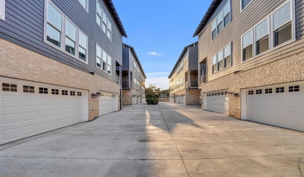 631 N Tyler Street #402, Dallas, TX 75208, 2 Bedrooms Bedrooms, ,2 BathroomsBathrooms,Residential Lease,For Rent,631 N Tyler Street,20872423