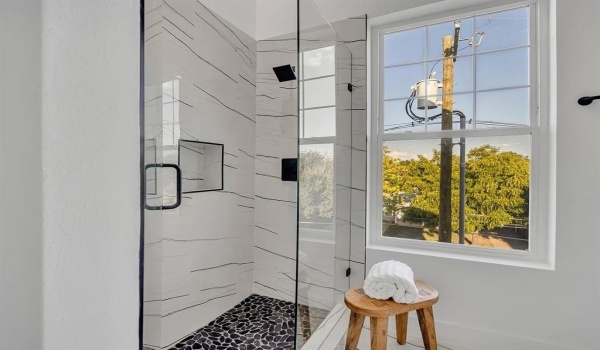 631 N Tyler Street #402, Dallas, TX 75208, 2 Bedrooms Bedrooms, ,2 BathroomsBathrooms,Residential Lease,For Rent,631 N Tyler Street,20872423