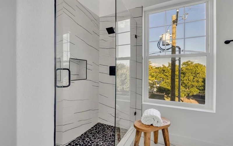 631 N Tyler Street #402, Dallas, TX 75208, 2 Bedrooms Bedrooms, ,2 BathroomsBathrooms,Residential Lease,For Rent,631 N Tyler Street,20872423