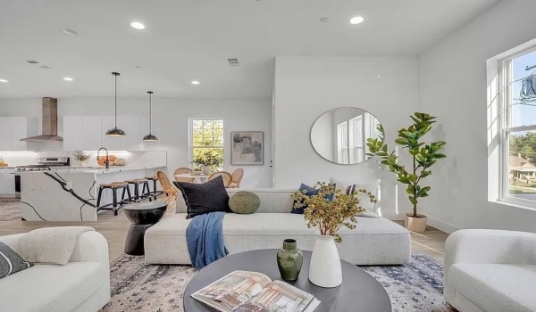 631 N Tyler Street #402, Dallas, TX 75208, 2 Bedrooms Bedrooms, ,2 BathroomsBathrooms,Residential Lease,For Rent,631 N Tyler Street,20872423