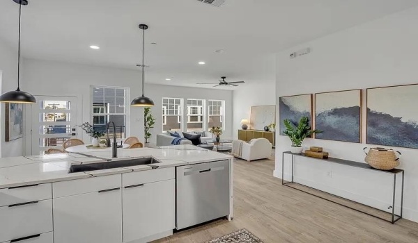 631 N Tyler Street #402, Dallas, TX 75208, 2 Bedrooms Bedrooms, ,2 BathroomsBathrooms,Residential Lease,For Rent,631 N Tyler Street,20872423