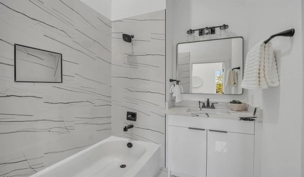 631 N Tyler Street #402, Dallas, TX 75208, 2 Bedrooms Bedrooms, ,2 BathroomsBathrooms,Residential Lease,For Rent,631 N Tyler Street,20872423