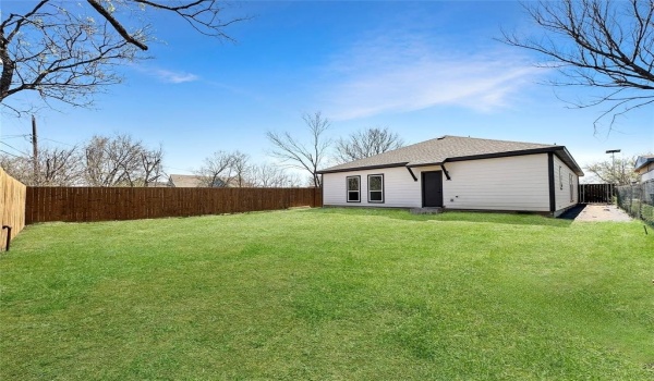 5926 Houghton Avenue, Fort Worth, TX 76107, 3 Bedrooms Bedrooms, ,2 BathroomsBathrooms,Residential,For Sale,5926 Houghton Avenue,20872582