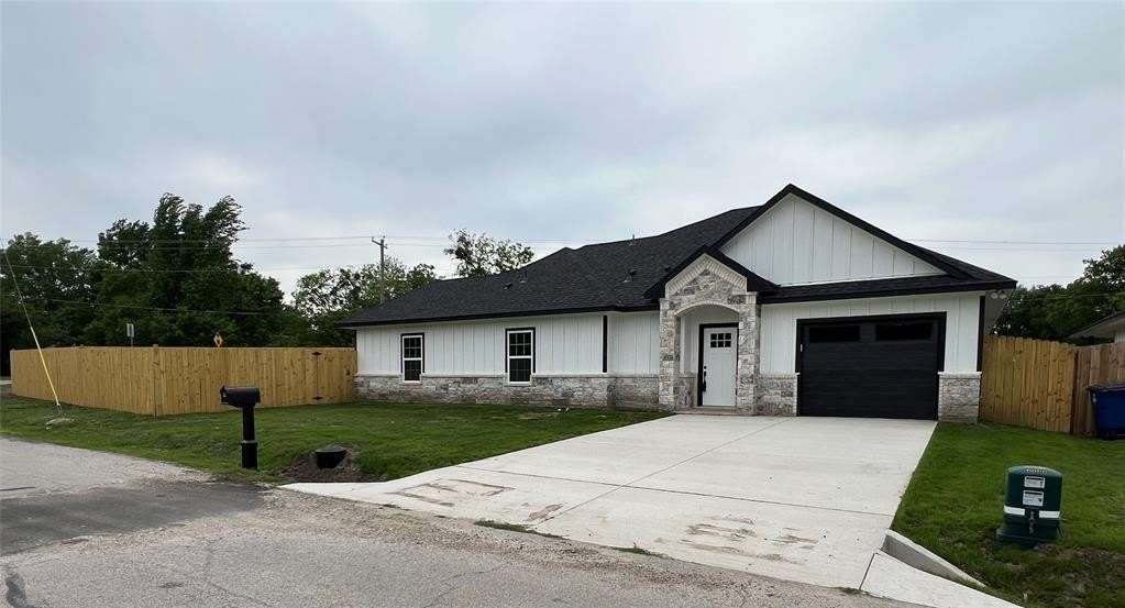 510 Washington Street, Ennis, TX 75119, 3 Bedrooms Bedrooms, ,2 BathroomsBathrooms,Residential,For Sale,510 Washington Street,20872655