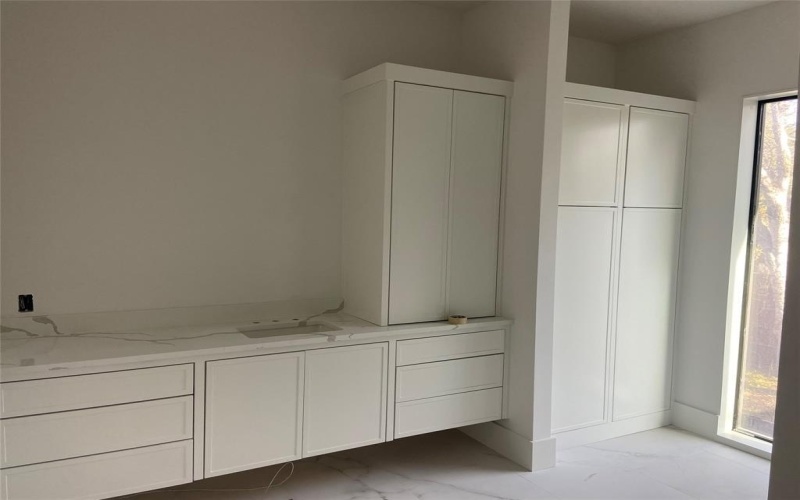 3624 N Fitzhugh Avenue, Dallas, TX 75204, 5 Bedrooms Bedrooms, ,6 BathroomsBathrooms,Residential,For Sale,3624 N Fitzhugh Avenue,20874895