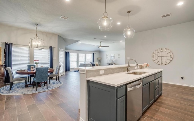 6829 Canyon Rock, Benbrook, TX 76126, 4 Habitaciones Habitaciones , ,2 BañosBaños,Residential,En Venta,6829 Canyon Rock,20875661