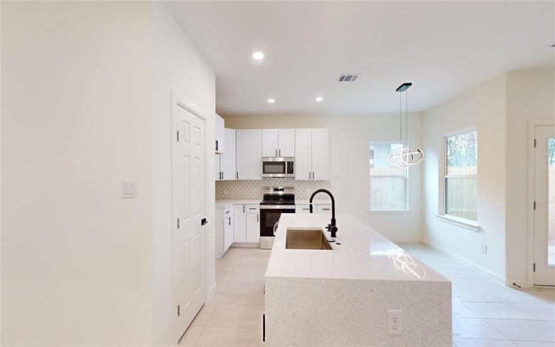 2227 Stoneman Street, Dallas, TX 75215, 4 Bedrooms Bedrooms, ,2 BathroomsBathrooms,Residential,For Sale,2227 Stoneman Street,20873507