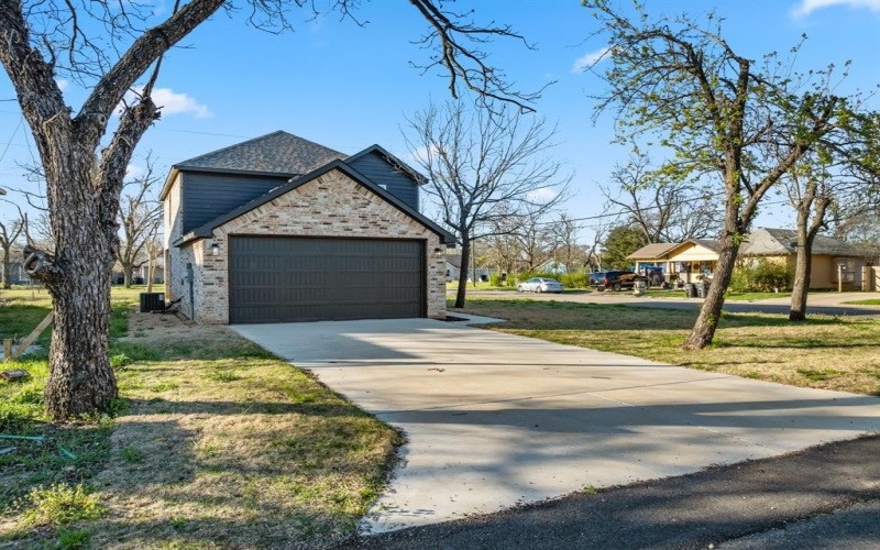 202 Robbins Street, Cleburne, TX 76031, 3 Bedrooms Bedrooms, ,2 BathroomsBathrooms,Residential,For Sale,202 Robbins Street,20876519