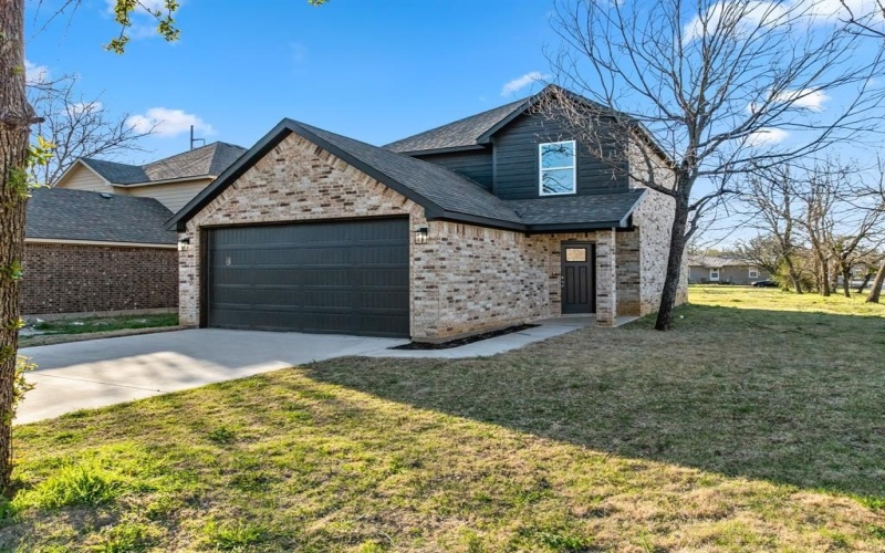 202 Robbins Street, Cleburne, TX 76031, 3 Bedrooms Bedrooms, ,2 BathroomsBathrooms,Residential,For Sale,202 Robbins Street,20876519