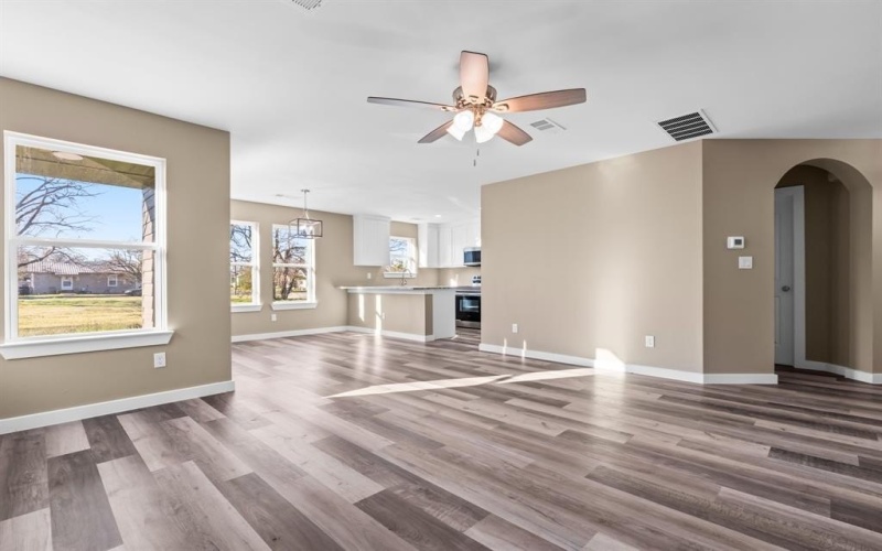 202 Robbins Street, Cleburne, TX 76031, 3 Bedrooms Bedrooms, ,2 BathroomsBathrooms,Residential,For Sale,202 Robbins Street,20876519