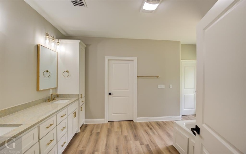 1025 Voss Road, Stonewall, LA 71078, 4 Bedrooms Bedrooms, ,2 BathroomsBathrooms,Residential,For Sale,1025 Voss Road,20877030