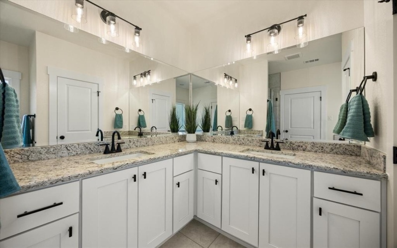 832 Blackfoot Court, Granbury, TX 76048, 3 Bedrooms Bedrooms, ,2 BathroomsBathrooms,Residential,For Sale,832 Blackfoot Court,20877136