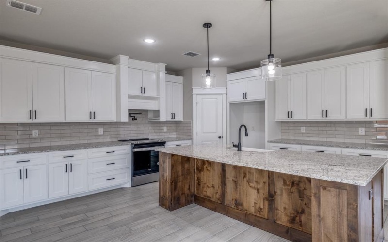 1508 Dale Drive, Arlington, TX 76010, 4 Bedrooms Bedrooms, ,3 BathroomsBathrooms,Residential,For Sale,1508 Dale Drive,20878290