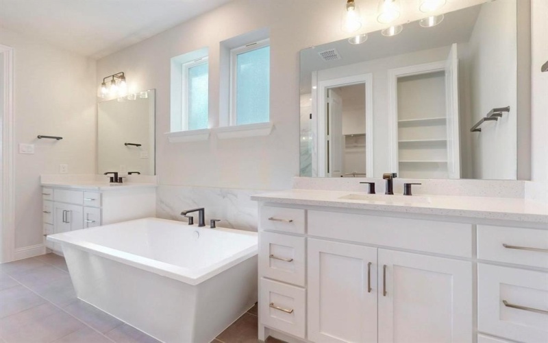 2212 Fairwater Mews, Rowlett, TX 75088, 4 Bedrooms Bedrooms, ,3 BathroomsBathrooms,Residential,For Sale,2212 Fairwater Mews,20880361