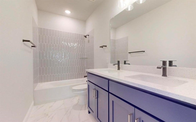 2212 Fairwater Mews, Rowlett, TX 75088, 4 Bedrooms Bedrooms, ,3 BathroomsBathrooms,Residential,For Sale,2212 Fairwater Mews,20880361