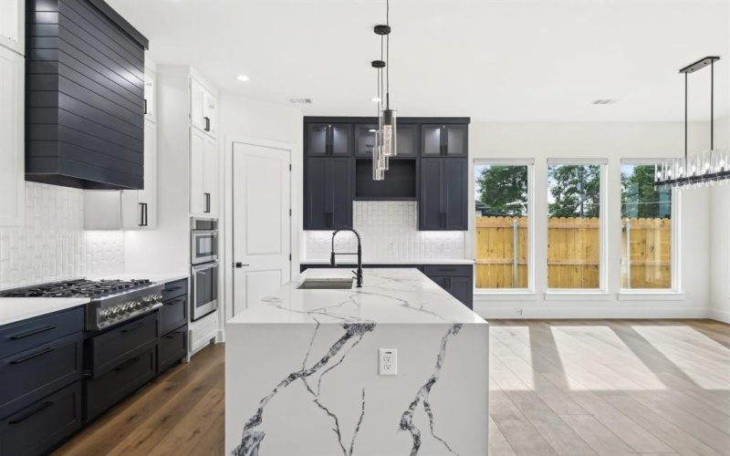 2407 Gooch Street, Dallas, TX 75241, 5 Habitaciones Habitaciones , ,6 BañosBaños,Residential,En Venta,2407 Gooch Street,20878456